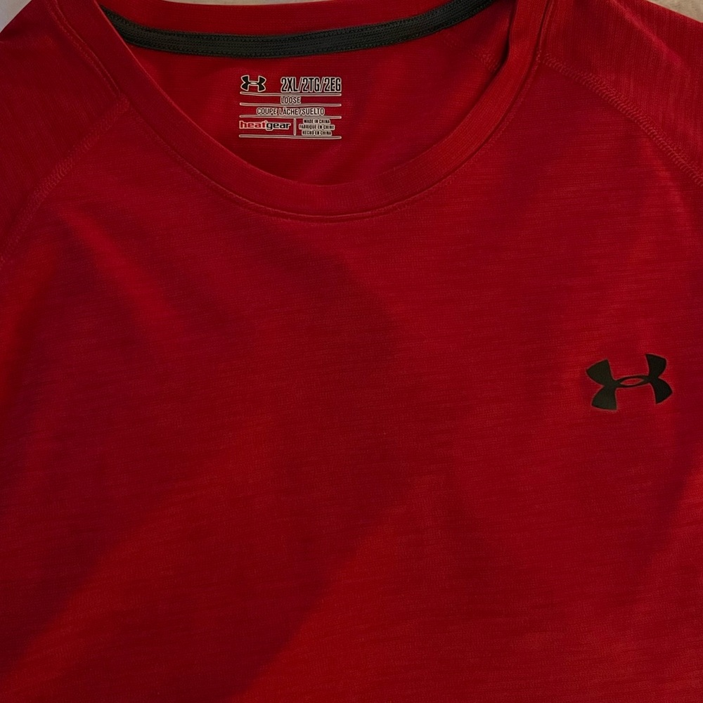 Men UA tshirt